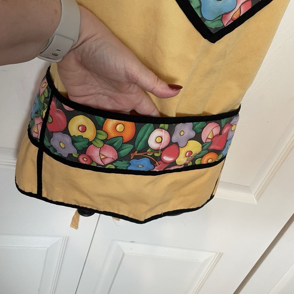Vintage Mary Engelbreit Apron 90s Yellow Heart Buttons Contrasting Floral Print - Picture 3 of 5